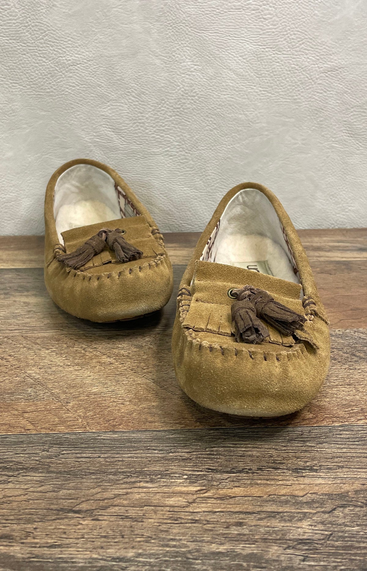 UGG Dakota Chestnut Brown Suede Tassel Moccasin Slippers Women's Size 5