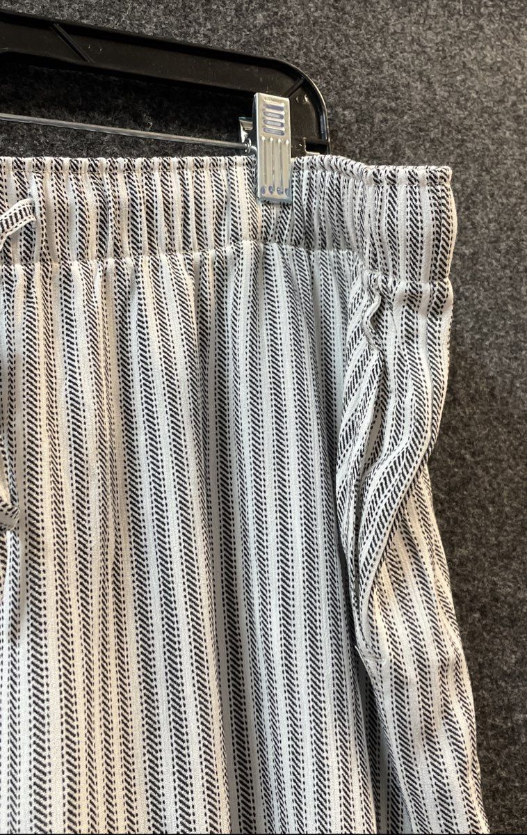 Torrid Women's Mora Stripe White Wide Leg Gauze High Rise Pull-on Pants Sz 2R