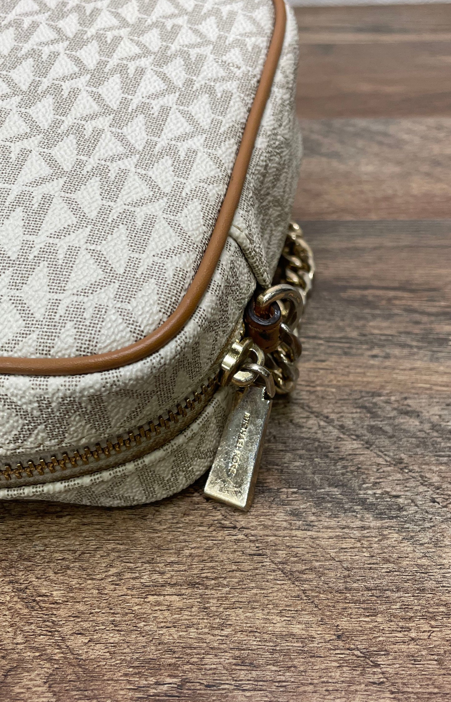 Michael Kors Vanilla Signature Jet Set Large Crossbody Bag Gold Hardware