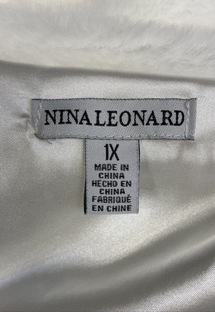 Nina Leonard Women's White Faux Fur Rhinestone Button Cape Shrug Bolero Sz 1X