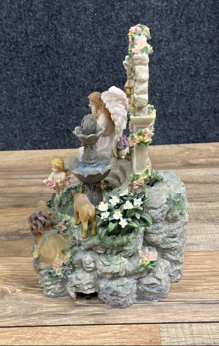 Vintage Classic Treasures Musical Angel Fountain Figurine Lion Lamb 9"H
