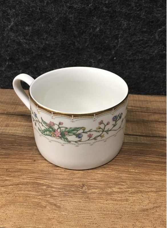 Set of 5 Farberware Wellesley #486 Fine China Cups