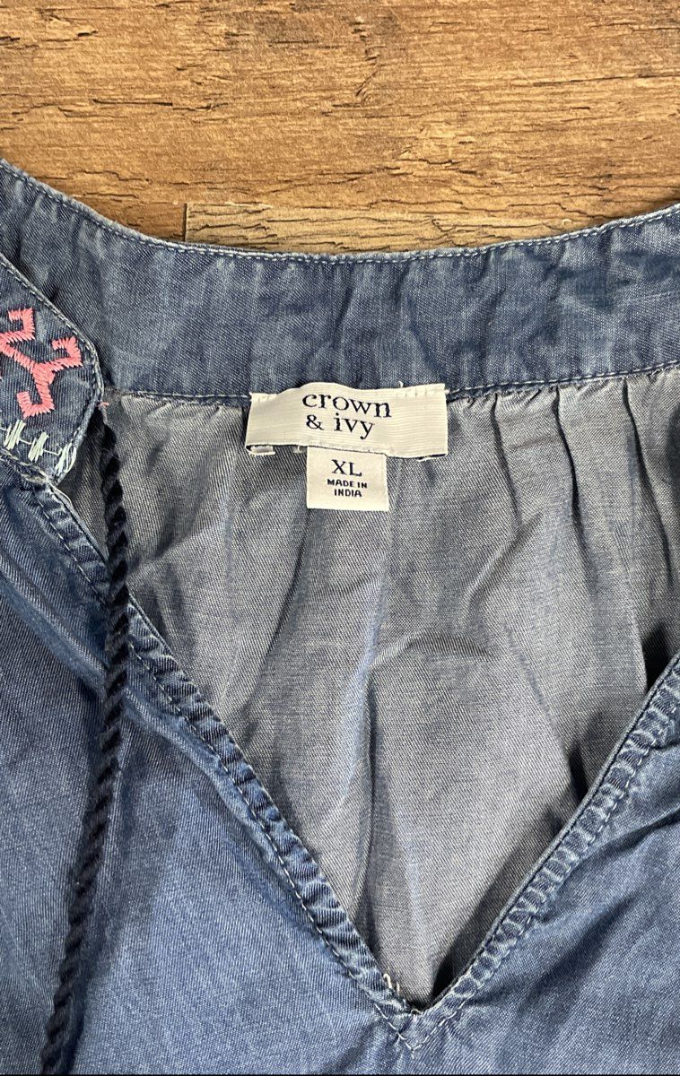 Women's Size XL Blue Crown & Ivy Tassel Denim Style Shirt