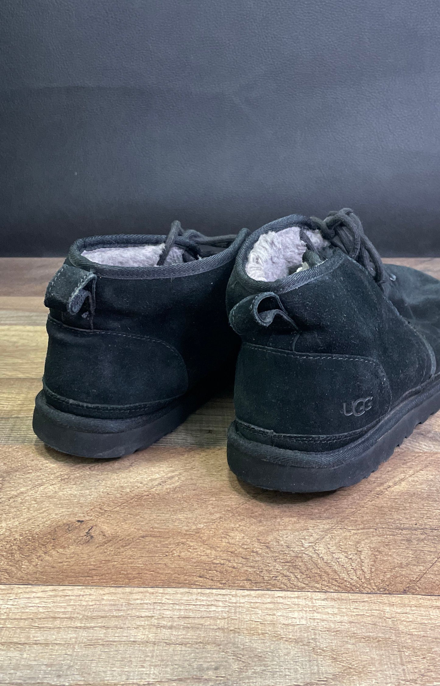 UGG Neumel 3236 Black Suede Sheepskin Lined Chukka Boots Men's Size 10