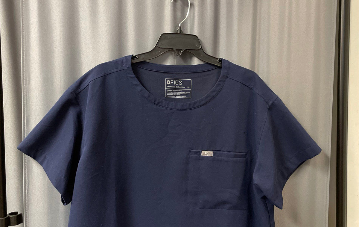 Figs Women's Navy Blue Technical Collection One Pocket Scrub Top Sz XL