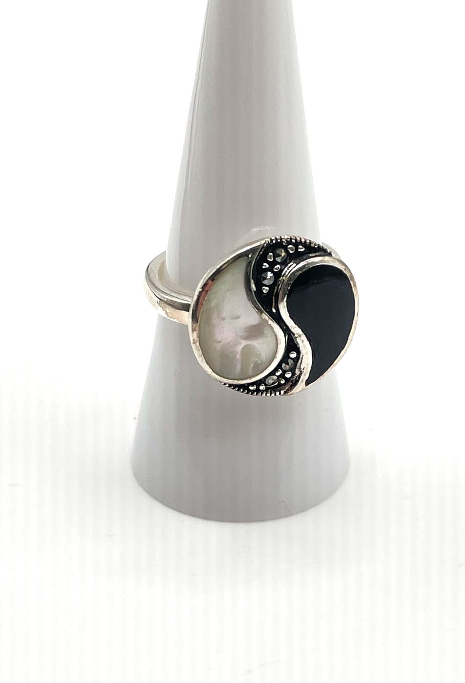 925 Sterling Silver Mother of Pearl Black Onyx Marcasite Yin Yang Ring 5.6g