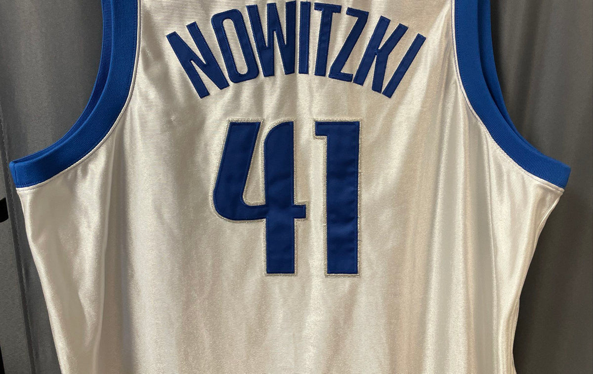 Majestic Men's NBA Dallas Mavericks Dirk Nowitzki #41 Graphic Jersey Blue