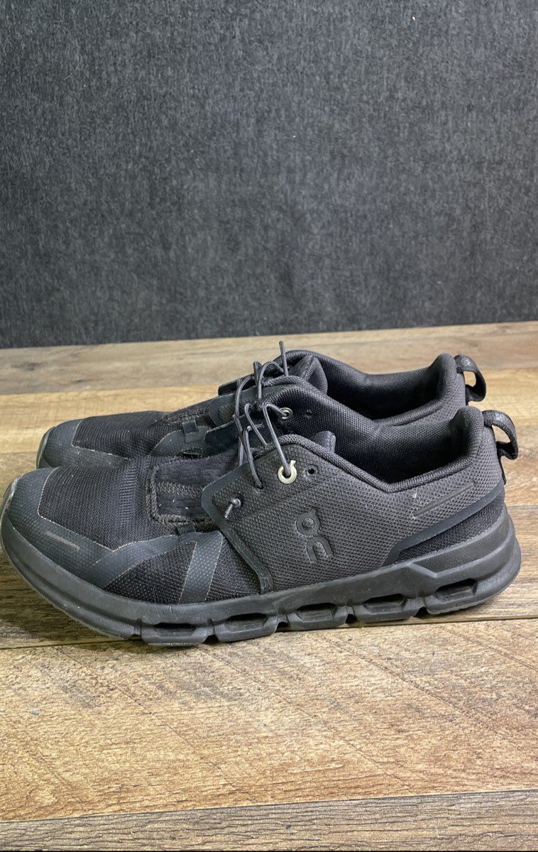 On Running Cloud Sky All Black Youth Running Shoes Sneakers Size 6.5Y