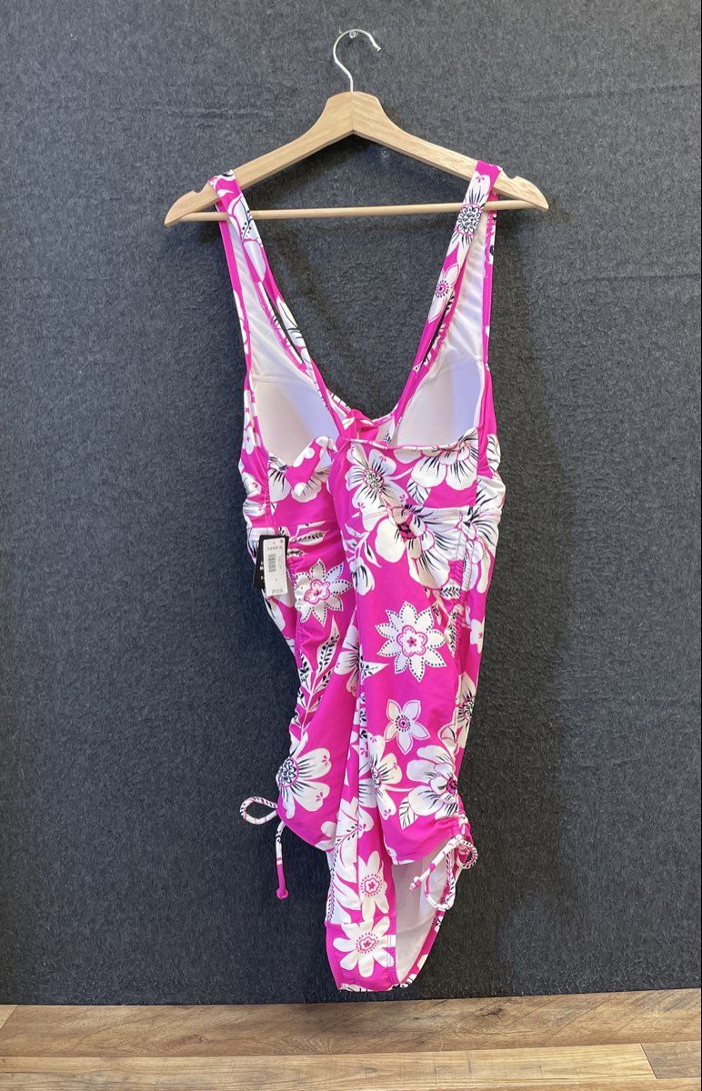 Torrid Women's Pink Floral One Piece Swimsuit NWT Wire Free Lightly Lined Sz 1