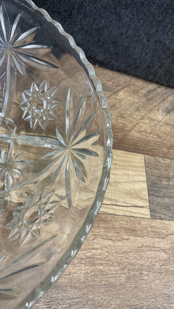 Vintage Style Anchor Hocking Early American Prescut Serving Bowl