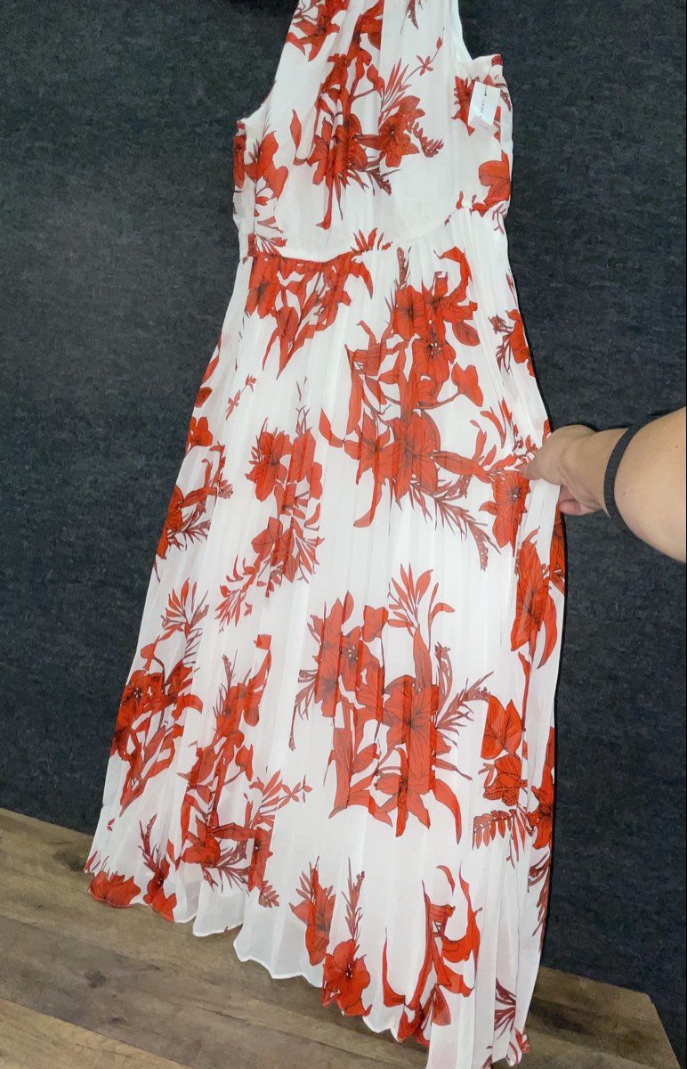 Lane Bryant Women's Red White Floral Pleated Sleeveless Halter Maxi Dress NWT 18