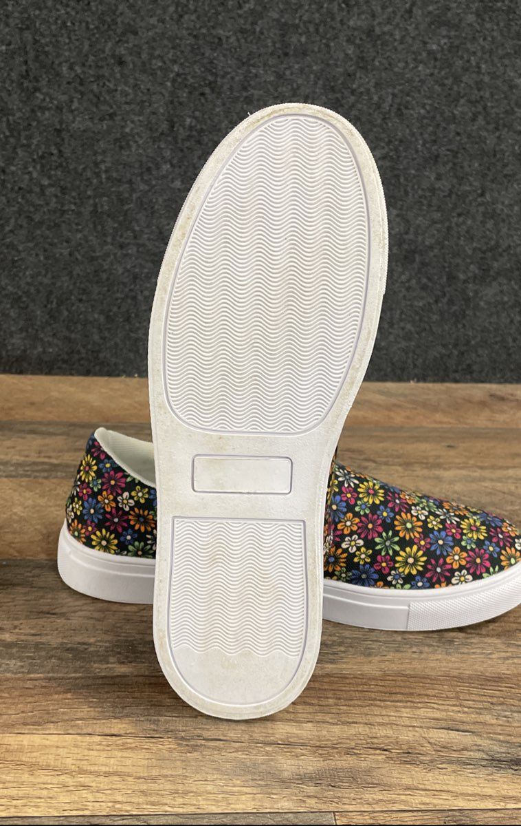 Farmhouse Is My Style Cabin Kicks Floral Daisy Slip-On Sneakers Women's Size 8