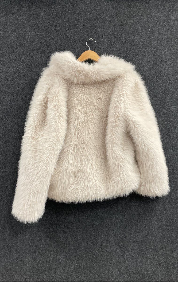 Flygo Women's Cream Shaggy Faux Fur Cropped Fluffy Bolero Jacket NWT Size M