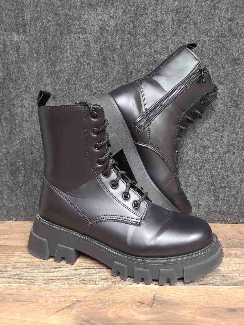 Levi's Women's Black Platform Combat Boots Side Zip Chunky Sole Size 10
