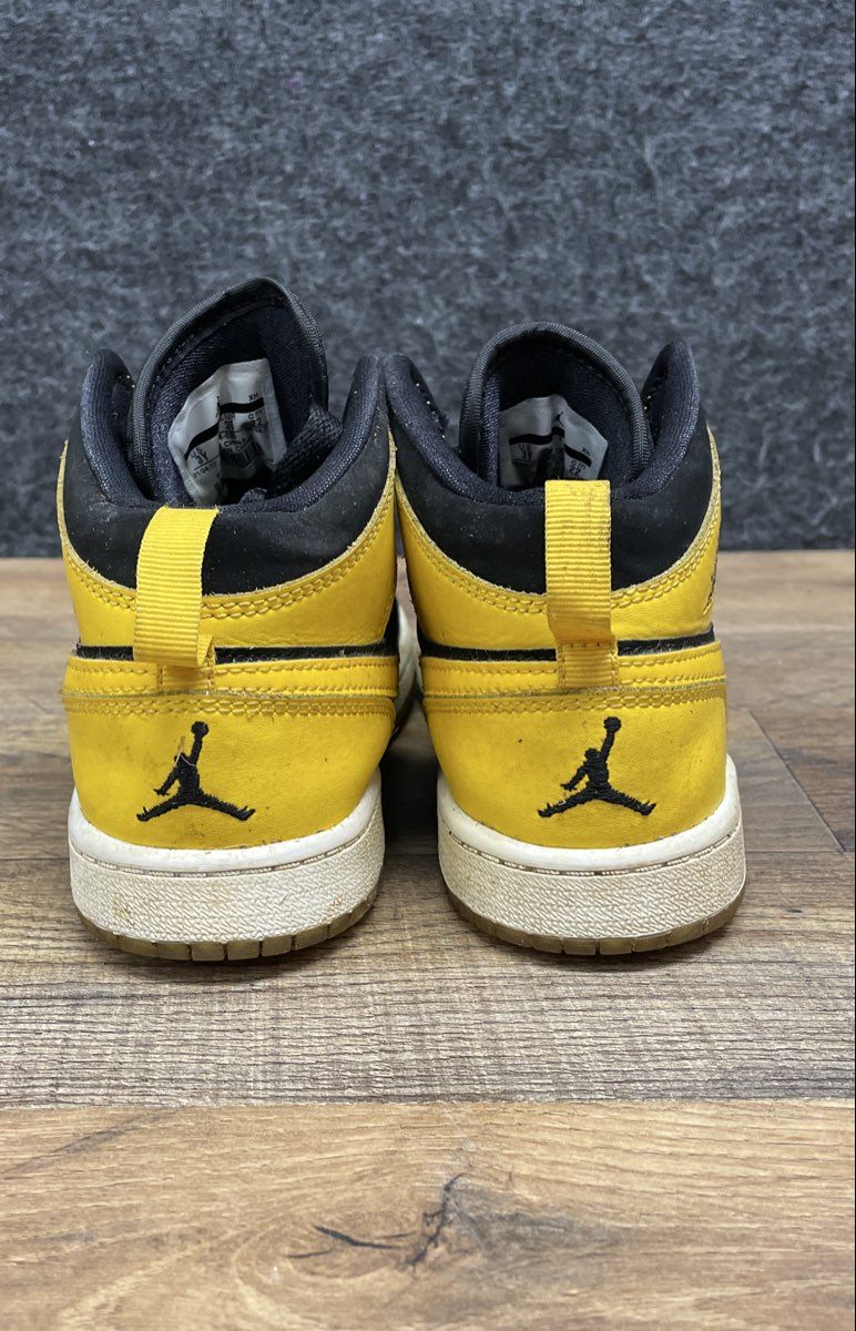 Nike Air Jordan 1 Mid New Love Black Varsity Maize GS Youth Size 3Y