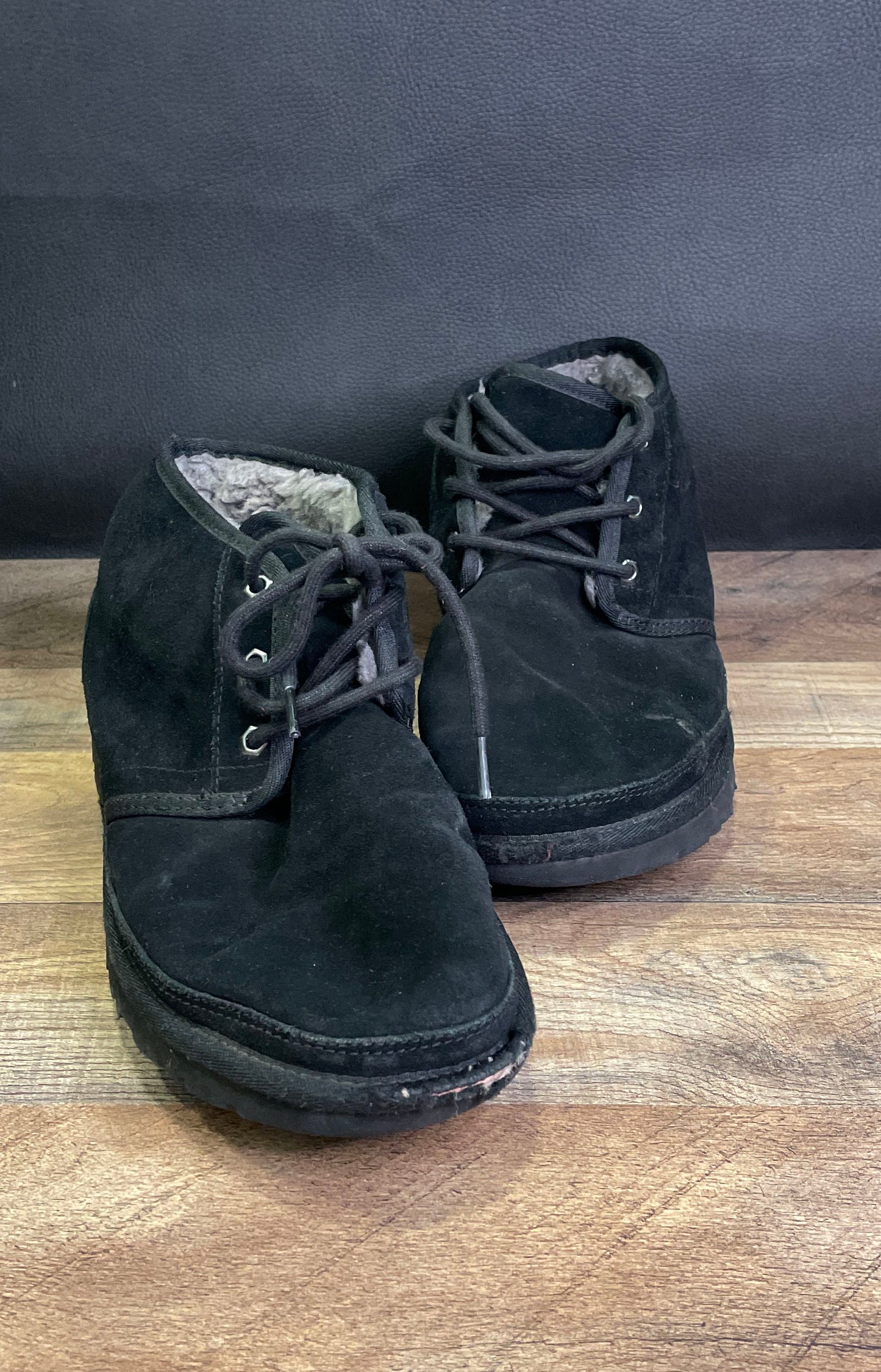 UGG Neumel 3236 Black Suede Sheepskin Lined Chukka Boots Men's Size 10