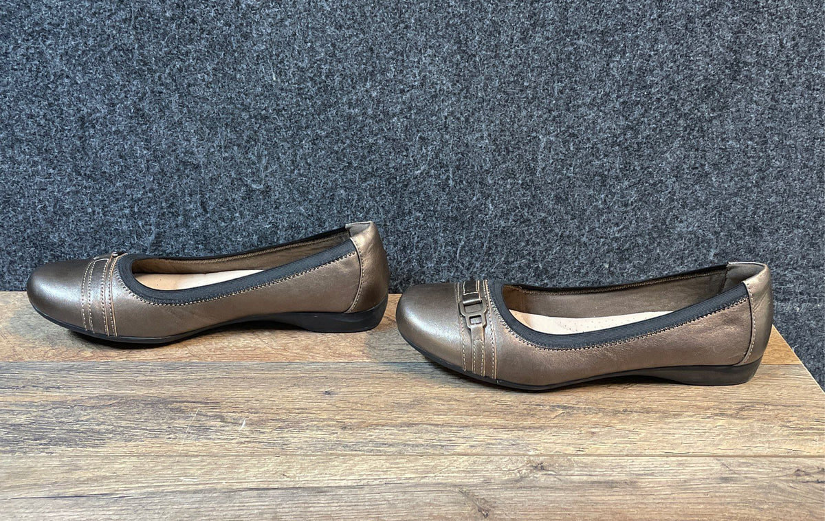 Clarks Cheyn Madi Bronze Metallic Leather Slip On Loafers Women's US 8.5M