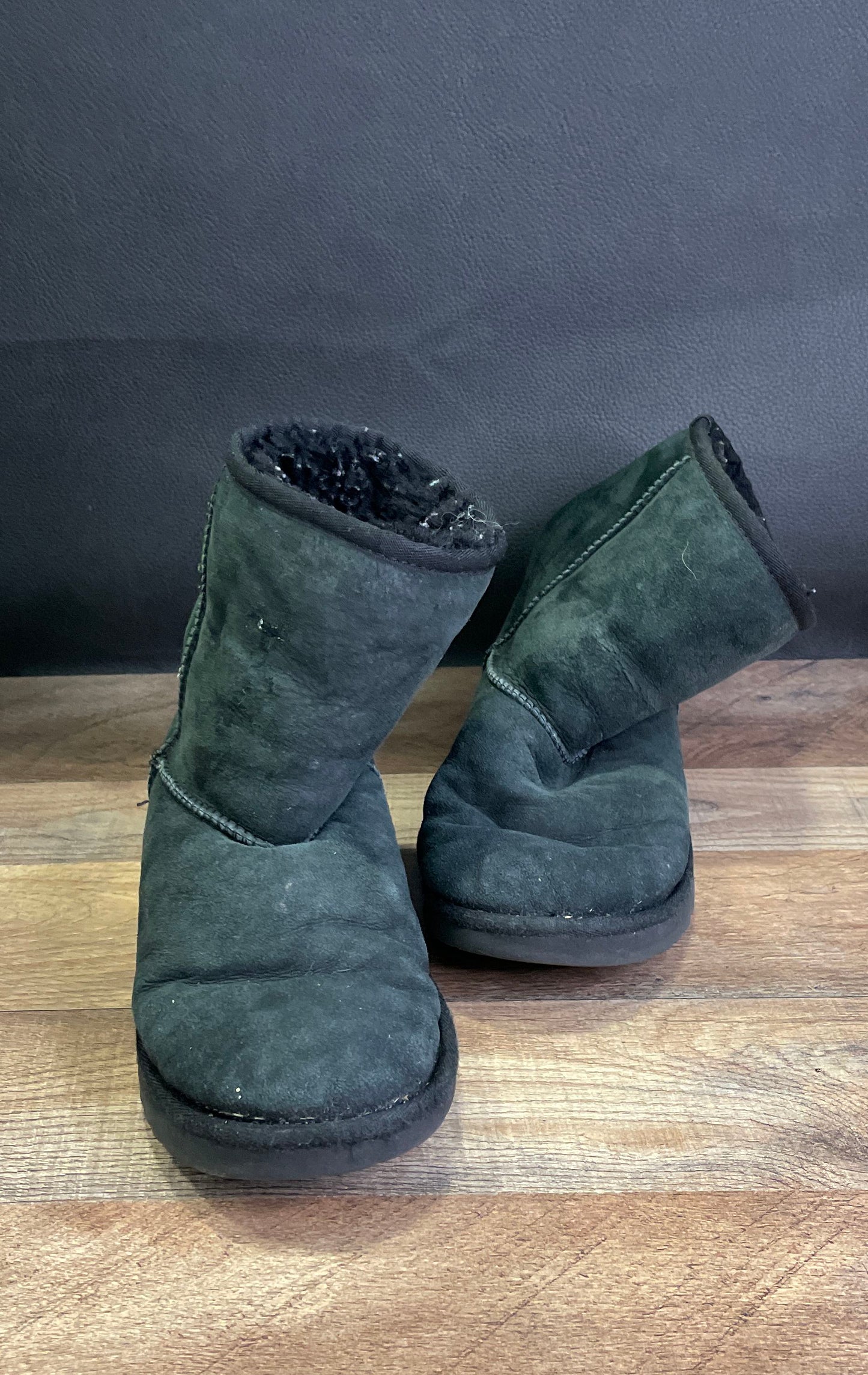 UGG Classic Short II Black Suede Shearling Lined Ankle Boots Women's Size 6