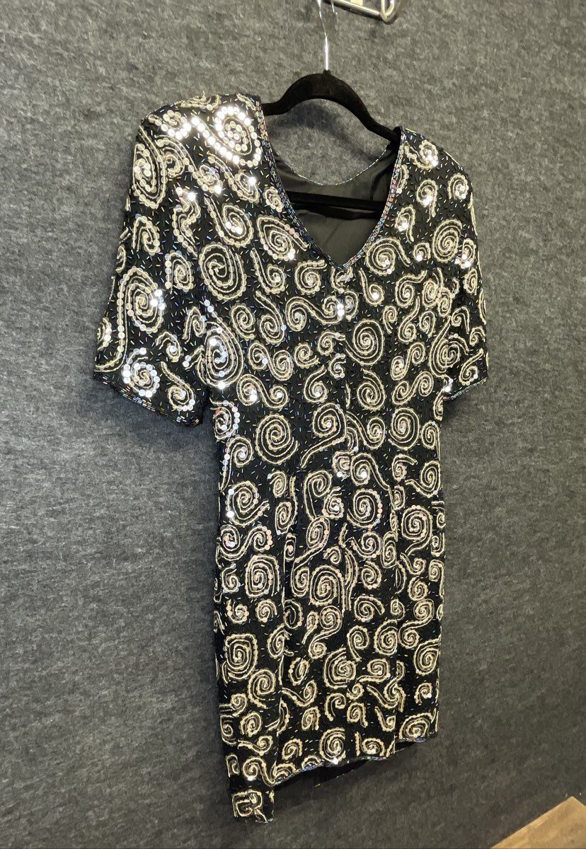 Vintage 80s Women's Black Silver Sequined Beaded Swirl Cocktail Sheath Dress