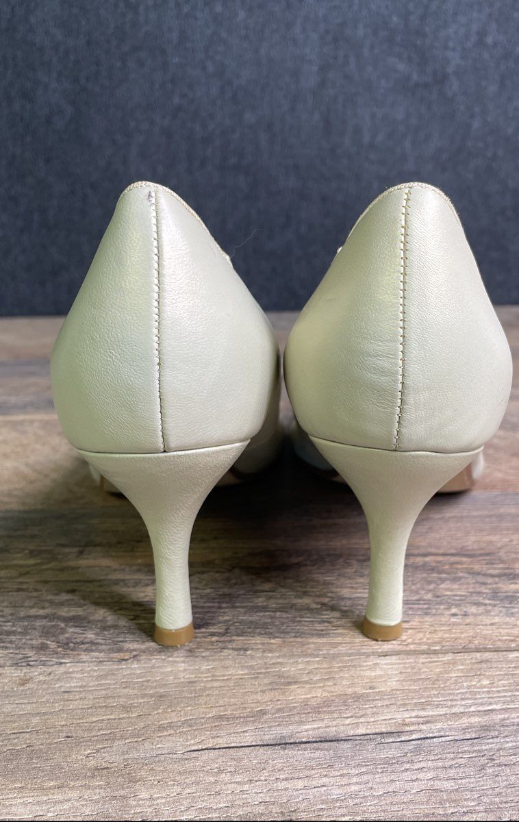 Terry Lewis Classic Luxuries Cream Leather Pointed Toe Pumps Heels Size 8 M