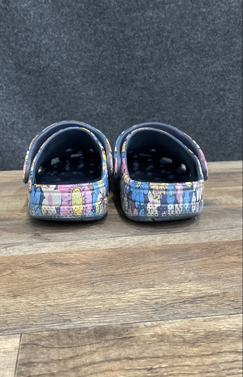 Crocs Classic Clog Multi-Color Flower Design Floral Women's Size 9
