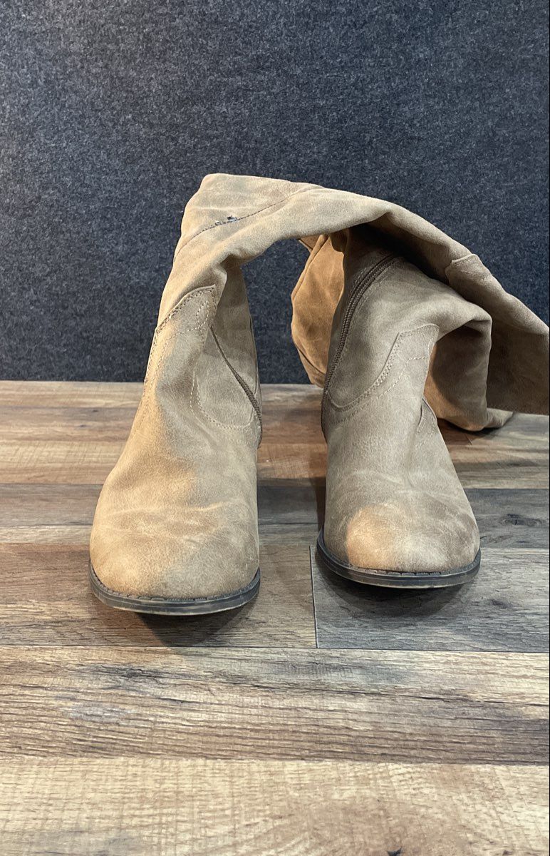 Fergalicious Tan Brown Slouchy Knee High Western Style Boots Women's Size 9.5