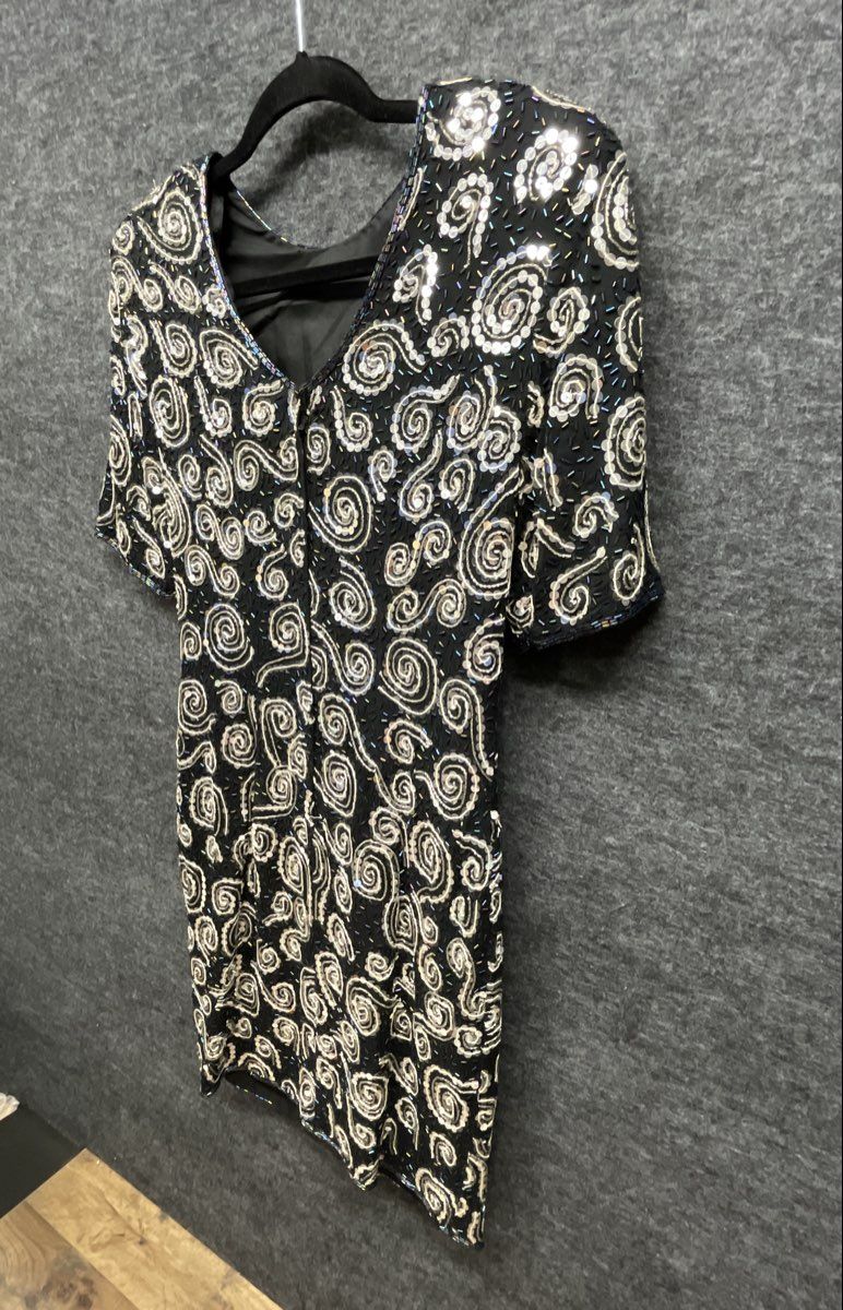 Vintage 80s Women's Black Silver Sequined Beaded Swirl Cocktail Sheath Dress