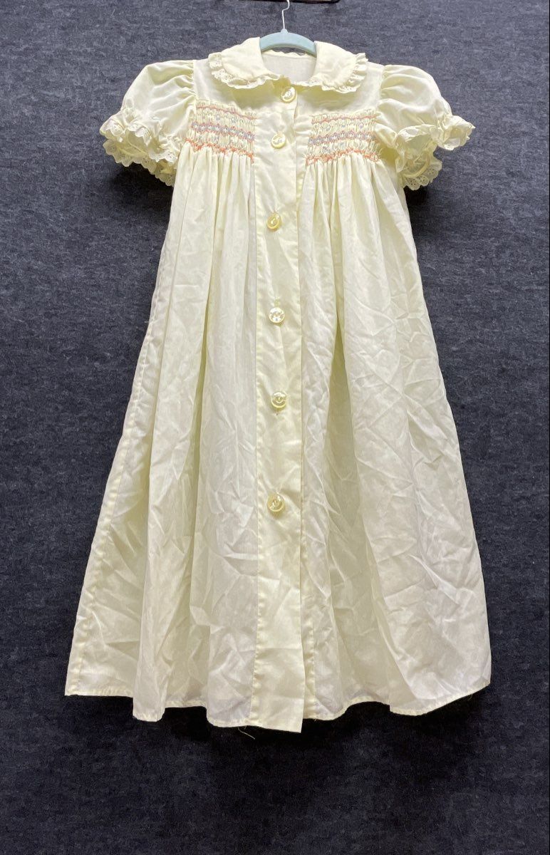 Vintage 70s Girls Yellow Smocked Eyelet Trim Button Front Puff Sleeve Dress