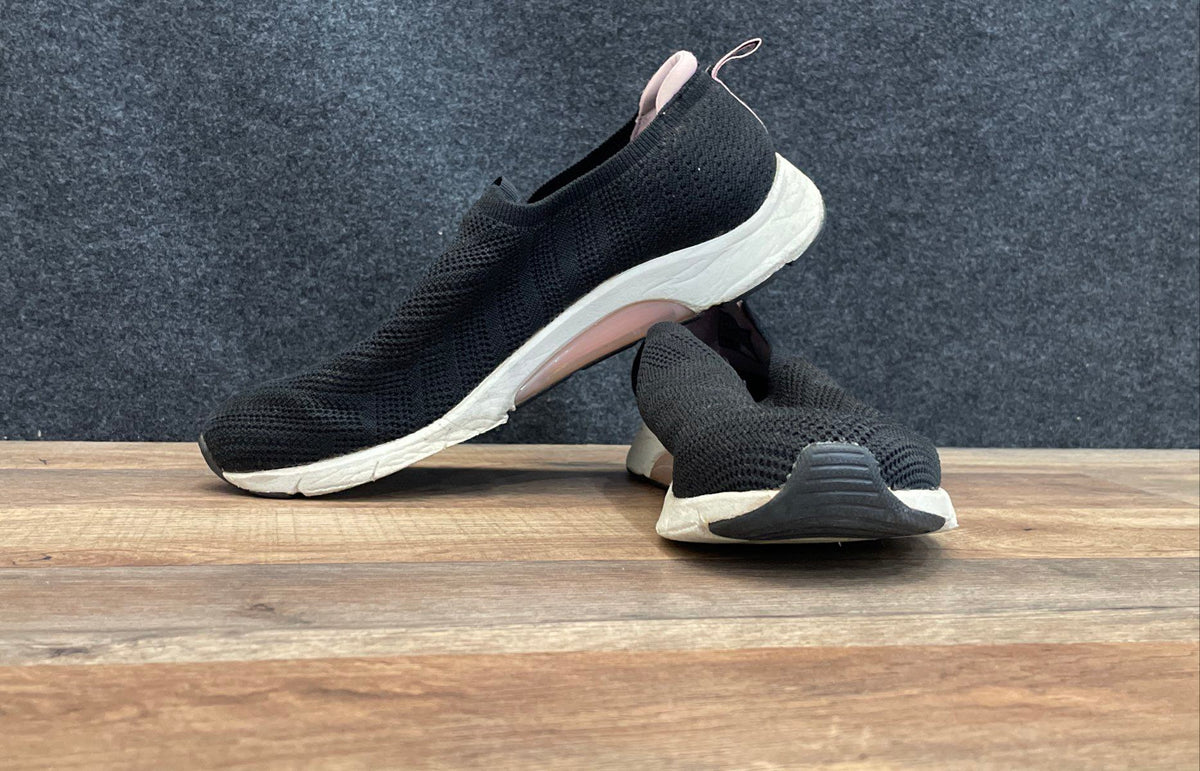 Skechers Arch Fit Black Knit Slip On Women's Walking Sneakers Size 10