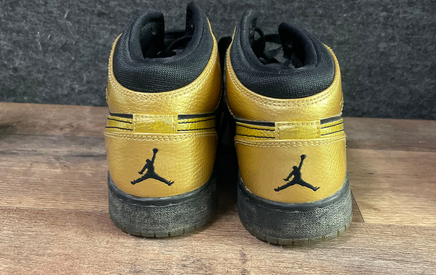 Nike Air Jordan 1 Mid GS Metallic Gold Black Youth Sneakers Size 4.5Y