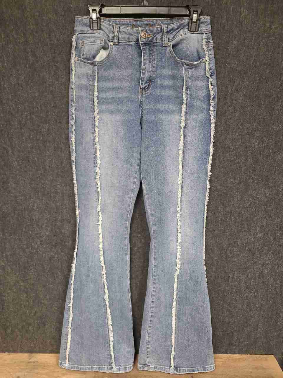 Copperflash Women's Light Wash High Rise Flare Jeans Frayed Seam Detail Sz 6