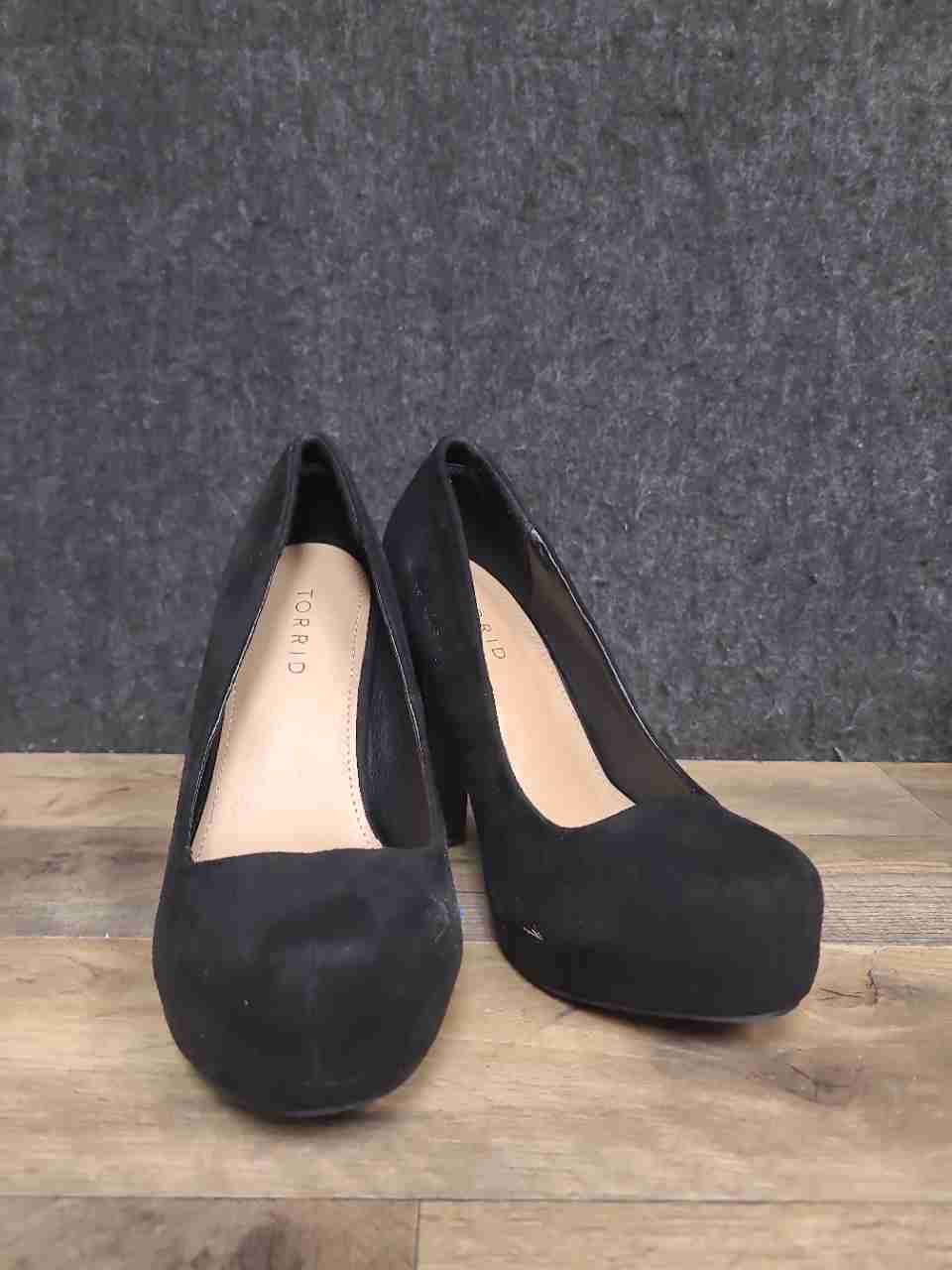 Torrid Black Faux Suede Platform Round Toe Block Heel Pumps Women's Size 7WW