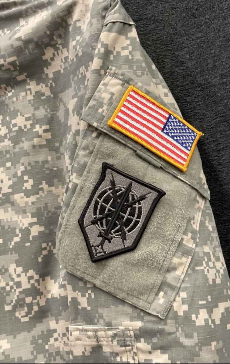 US Army Men's ACU Combat Uniform Coat UCP Digital Camo Med Reg Patched 2012