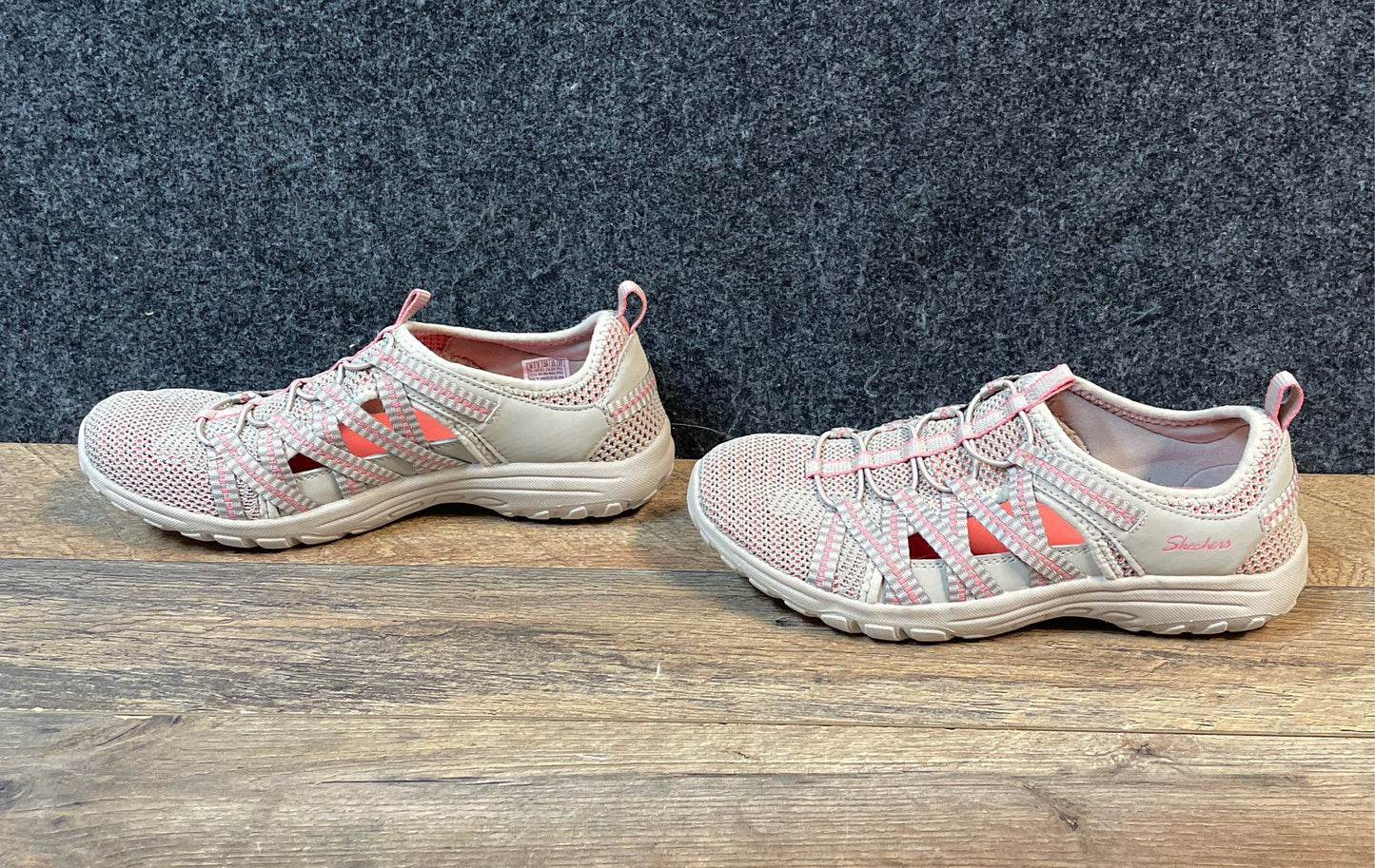 Skechers Relaxed Fit Reggae Fest Willow Taupe Pink Bungee Slip On Size 8