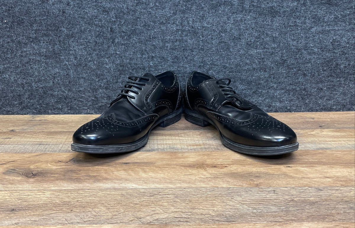 Van Heusen Black Wingtip Brogue Men's Dress Shoes Size 8.5 M