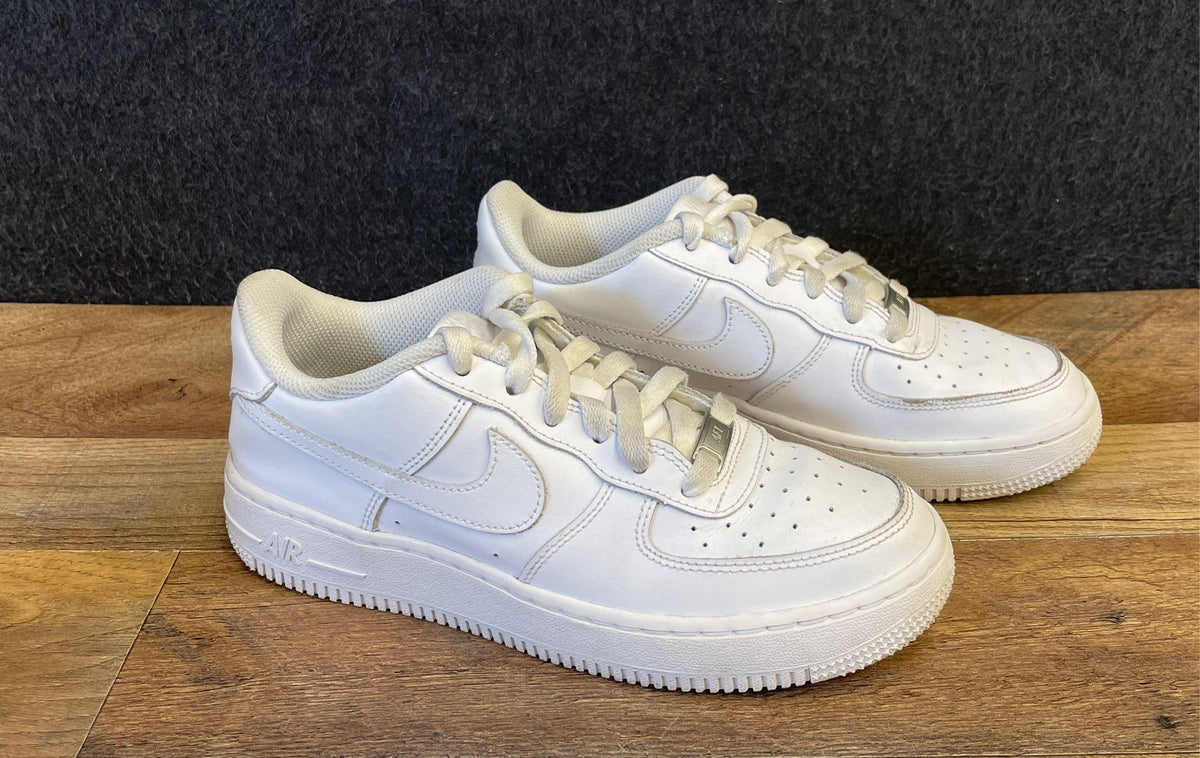 Nike Air Force 1 LE GS Triple White Youth Sneakers Size 5.5Y