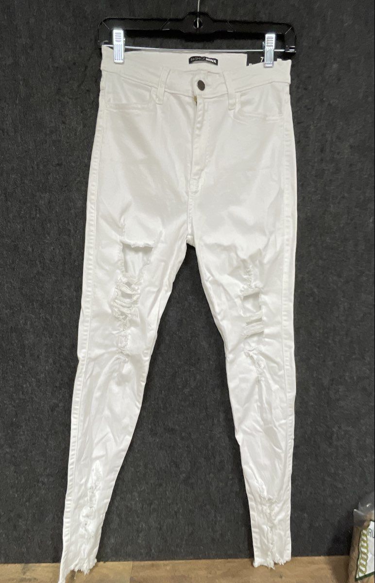 Fashion Nova Women's White Distressed High Rise Skinny Jeans NWT Sz 7