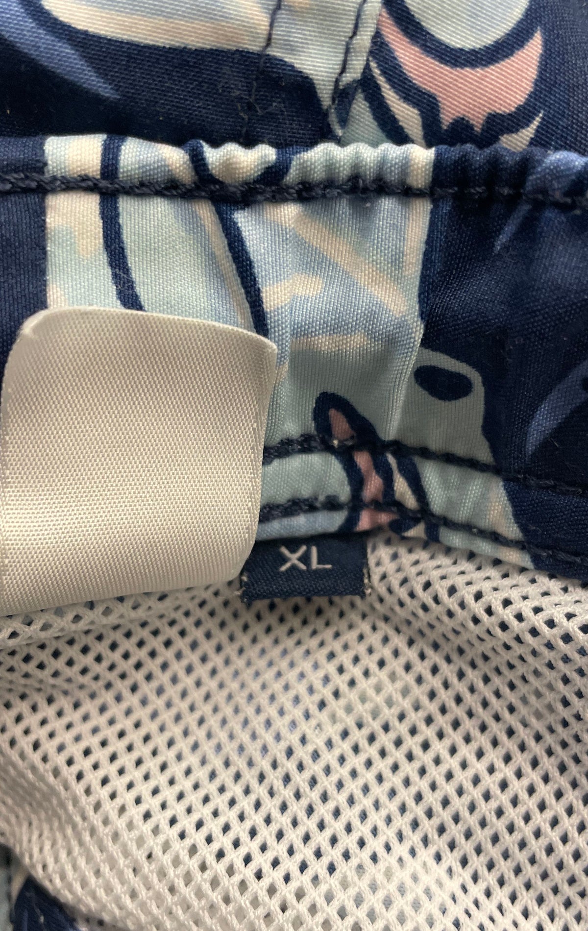 Vineyard Vines Men's Shark Print Swim Shorts Blue Sz XL