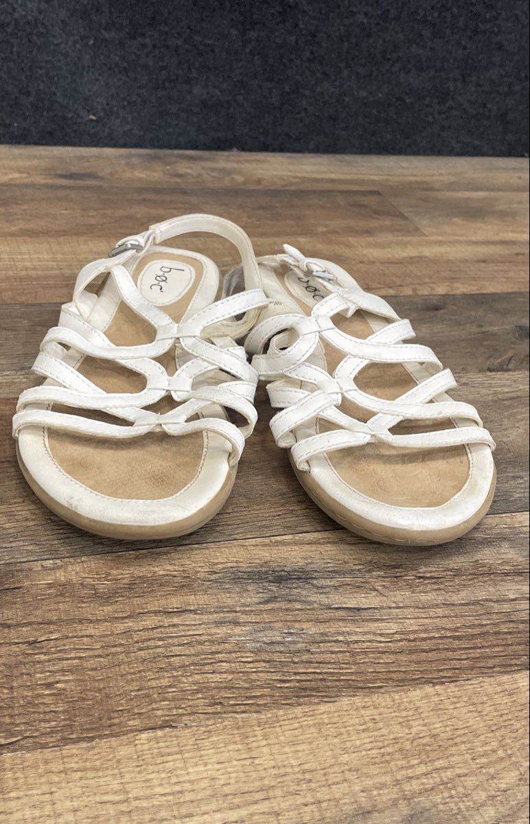b.o.c. Tobi White Strappy Buckle Flat Sandals Women's Size 8M