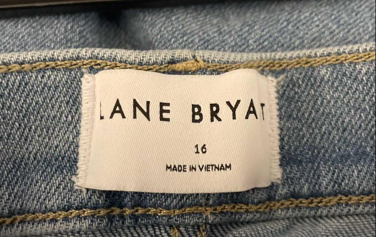 Lane Bryant Women's Light Wash Mid-Rise Boyfriend Capri Jeans Sz 16