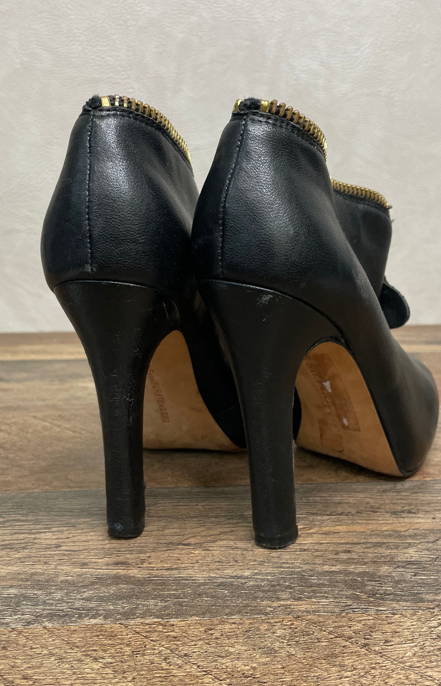 Diane Von Furstenberg Camilla Black Leather Zipper Ankle Booties Size 6.5