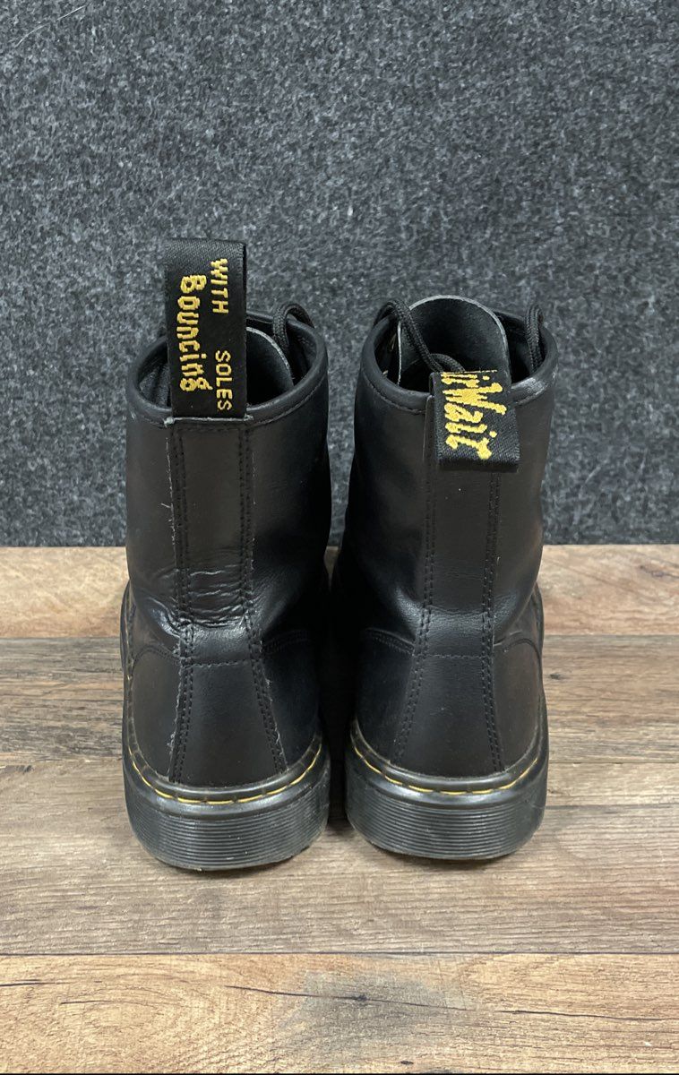 Dr. Martens Zavala Black Leather 8-Eye Lace Up Boots Size US 8 Women / 7 Men