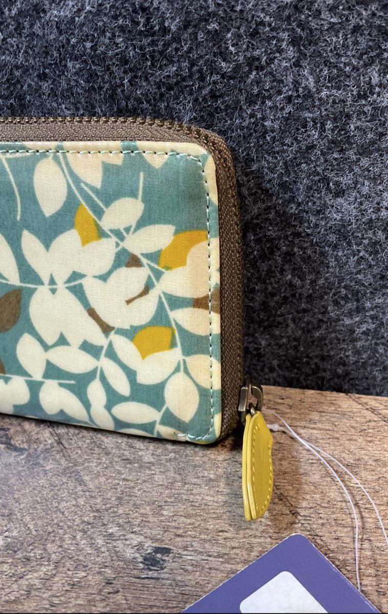 Clarks Green Floral Romancing Me Zip Around Wallet NWT