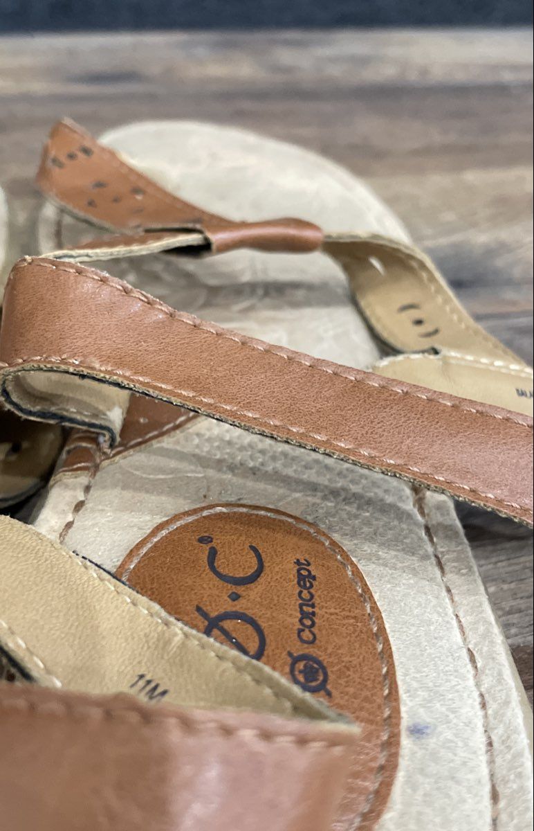 B.O.C. Born Concept Brown Cream T-Strap Thong Ankle Strap Sandals Size 11