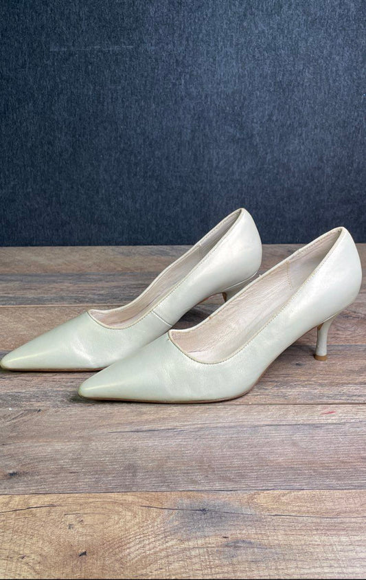 Terry Lewis Classic Luxuries Cream Leather Pointed Toe Pumps Heels Size 8 M