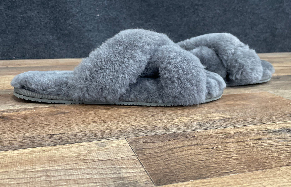 Lands' End Women's Grey Fuzzy Cross Strap Slides Size 9