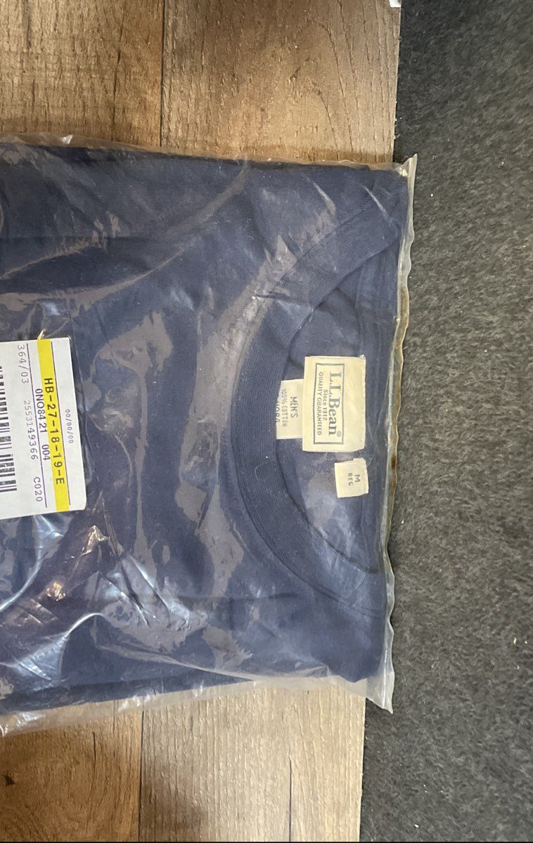 L.L. Bean Men's Carefree Unshrinkable T-Shirt Navy Blue Pocket New Sz M