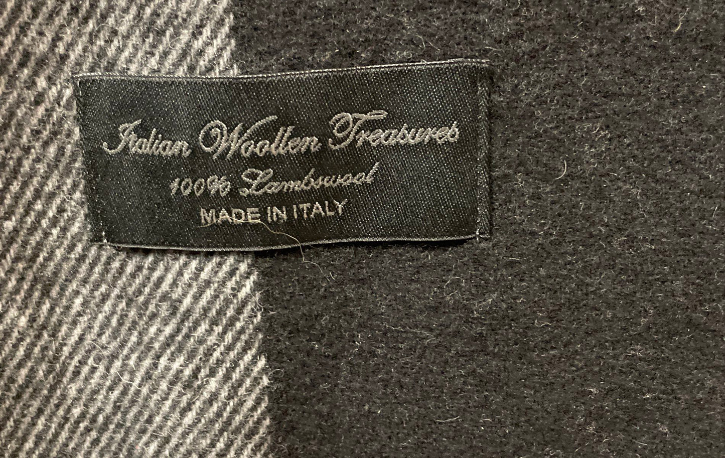 Italian Woollen Treasures Unisex Scarf Gray Black 100% Lambswool Buffalo Check