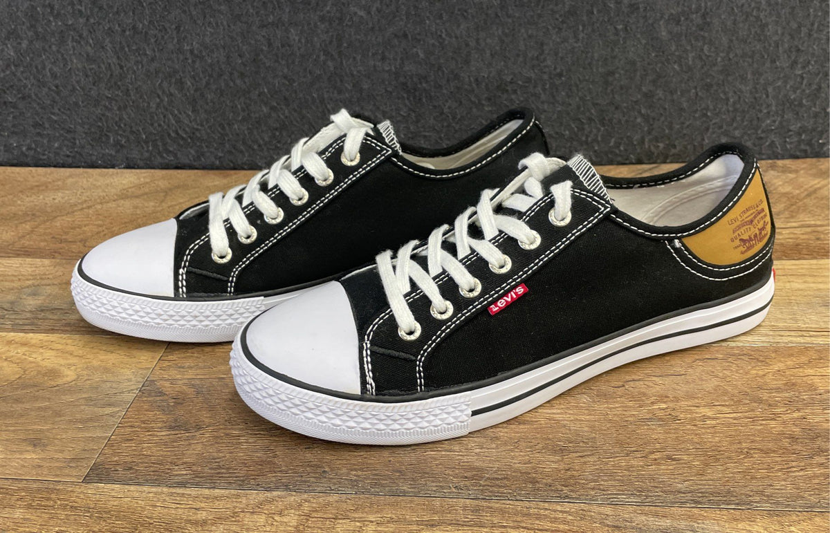 Levi's 52641840A Women's Black Canvas Low Top Lace Up Sneakers Size 9
