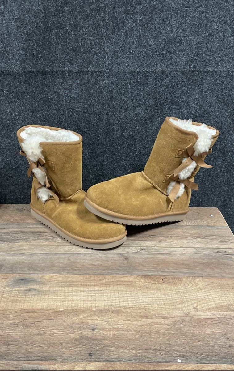 Koolaburra Victoria Short Chestnut Suede Bow Boots Women's Size 9